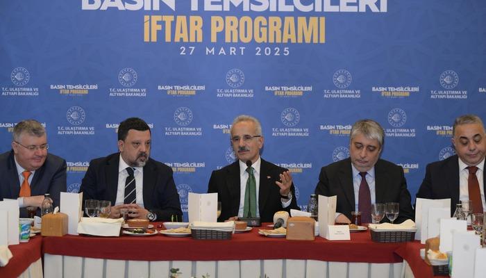 Son Dakika | Sosyal medyada yaş sınırı? Bakan Uraloloğlu: 13 yaşın altında yasaklanabilir!