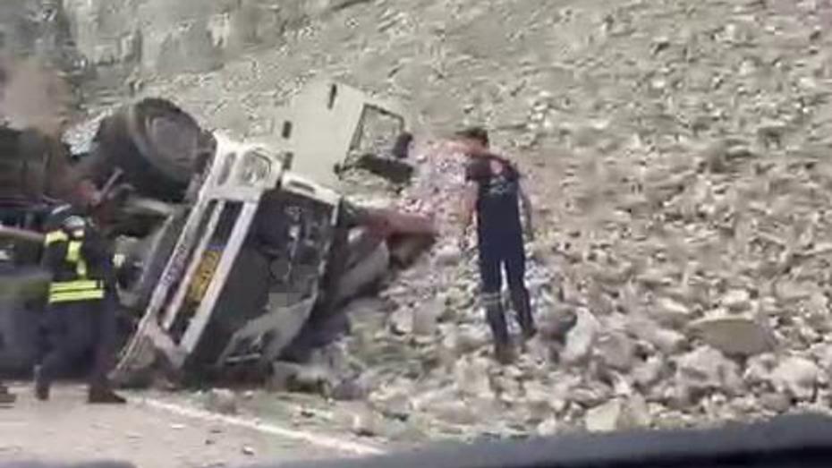 Freni Patlayan TIR'dan Atlayan Sürücü Hayatını Kaybetti, 2 Kişi Yaralandı