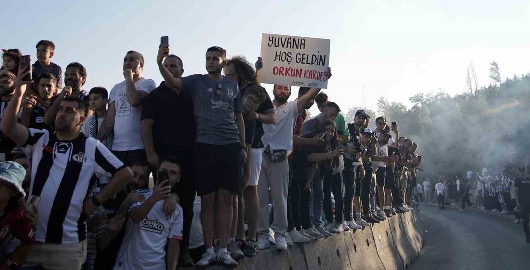 Türkiye'nin rekoru kırıldı Orkun Kökçü, Beşiktaş için İstanbul'a geldi, röportaj sırasında gözyaşlarını tutamadı 5
