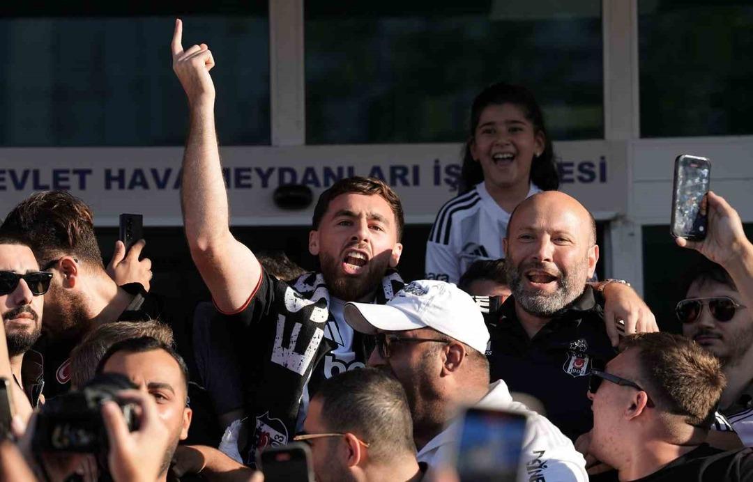 Türkiye'nin rekoru kırıldı Orkun Kökçü, Beşiktaş için İstanbul'a geldi, röportaj sırasında gözyaşlarını tutamadı 3