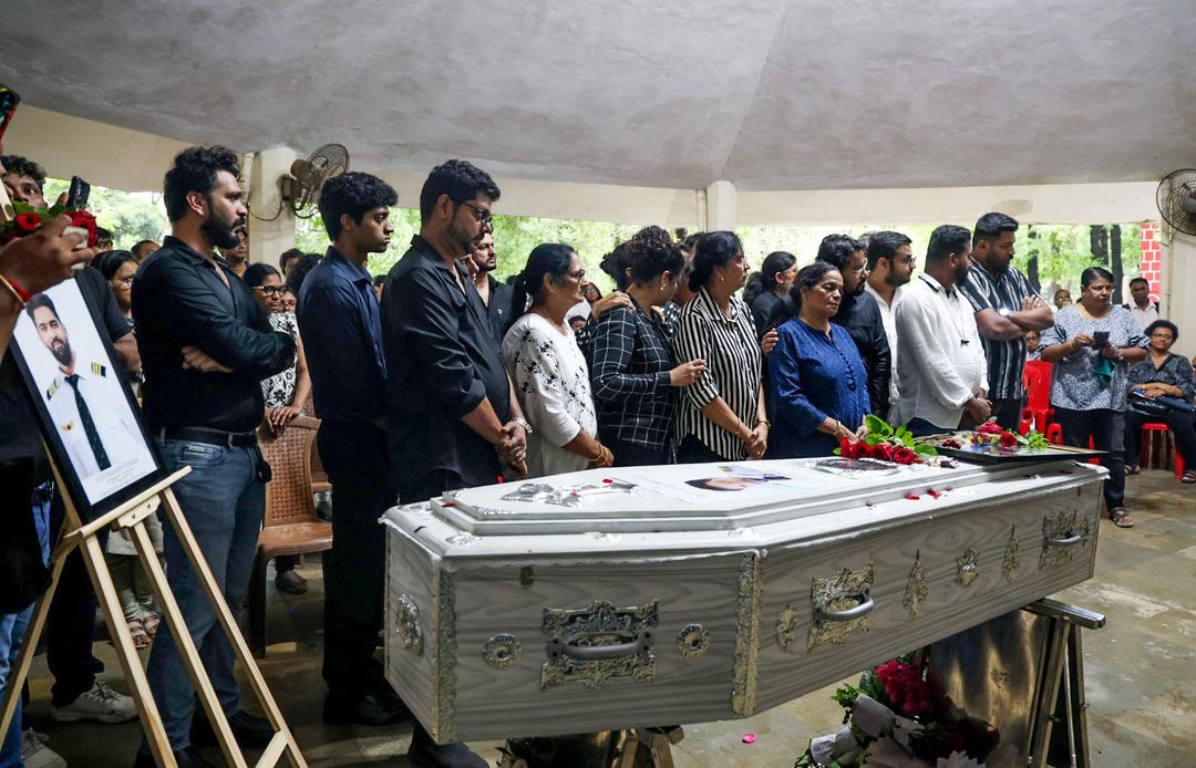 Her şeyden önce, uçak şimdi düştü ... Cenaze törenlerinin skandalında: bazıları yanlış, bazılarının iki cesedi var! 2