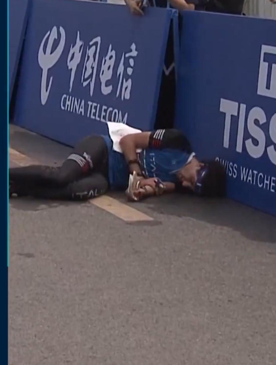 2025 Dünyası Oyunlarında, Acı Haberler yarış sırasında İtalyan sporcu Mattia Debertolis'ten geldi! 2