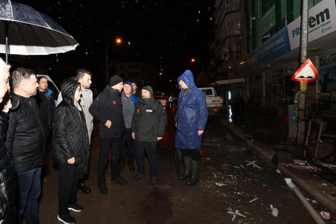 İçişleri Bakanı Ali Yerlikaya, Balıkesir'de depremin vurduğu bölgeyi ziyaret etti